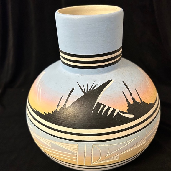 Navajo Native American signed hand painted pottery. - Picture 1 of 8